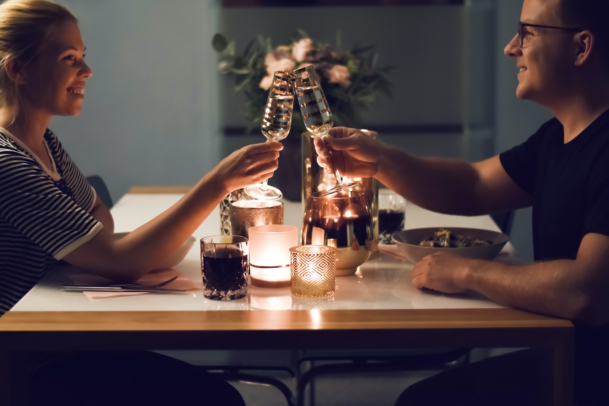Comment organiser un dîner romantique à la maison pour s’amuser ensemble ?